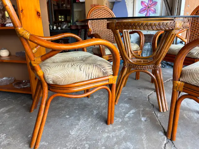 Stunning Rattan Table Set - Photo 5