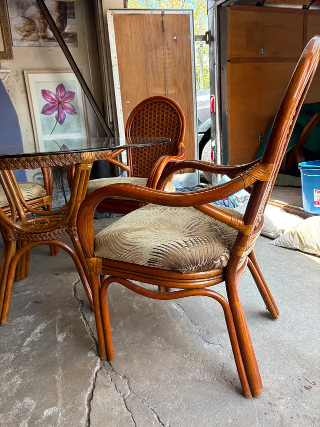 Stunning Rattan Table Set - Photo 6
