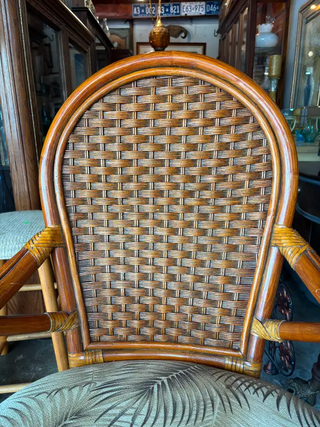 Stunning Rattan Table Set - Photo 9
