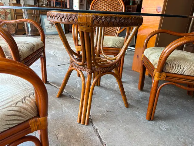 Stunning Rattan Table Set - Photo 10