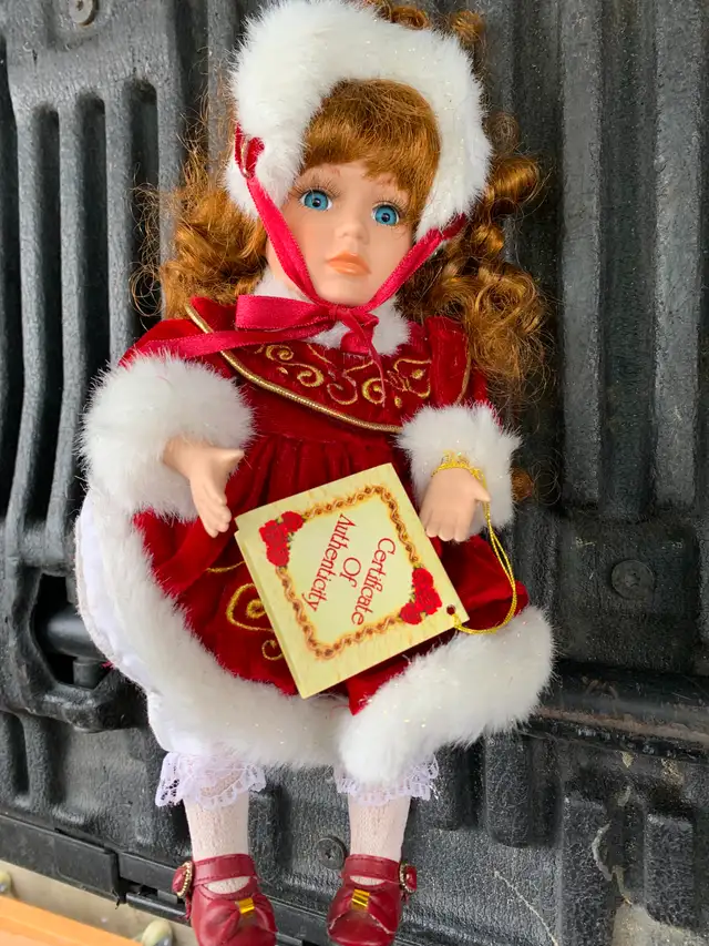 Collectable dolls for saleas pictured asking 10.00 ea. on choic - Photo 2