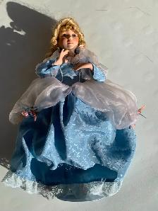 Collectable dolls for saleas pictured asking 10.00 ea. on choic - Photo 4