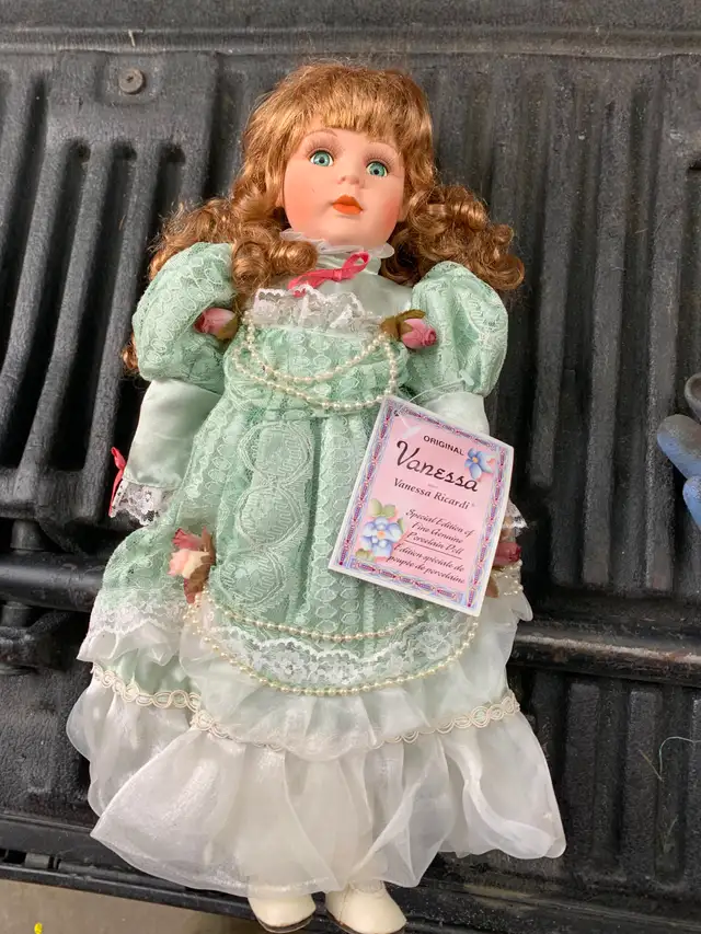 Collectable dolls for saleas pictured asking 10.00 ea. on choic - Photo 6