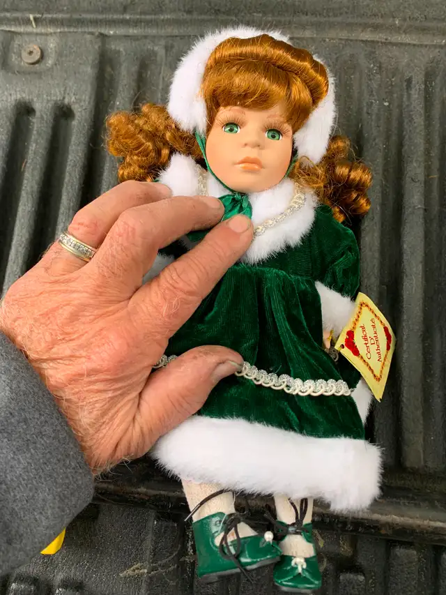 Collectable dolls for saleas pictured asking 10.00 ea. on choic - Photo 7