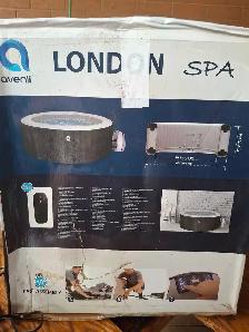 Avenli Hot Tub