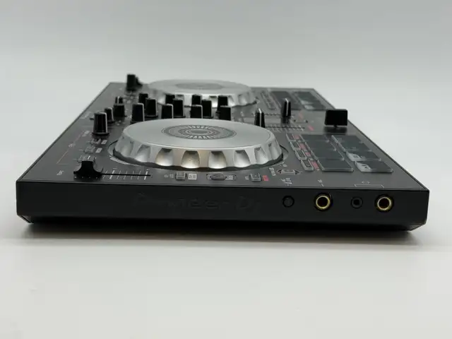 Pioneer DDJ-SB2 Serato DJ Controller $229 - Photo 8