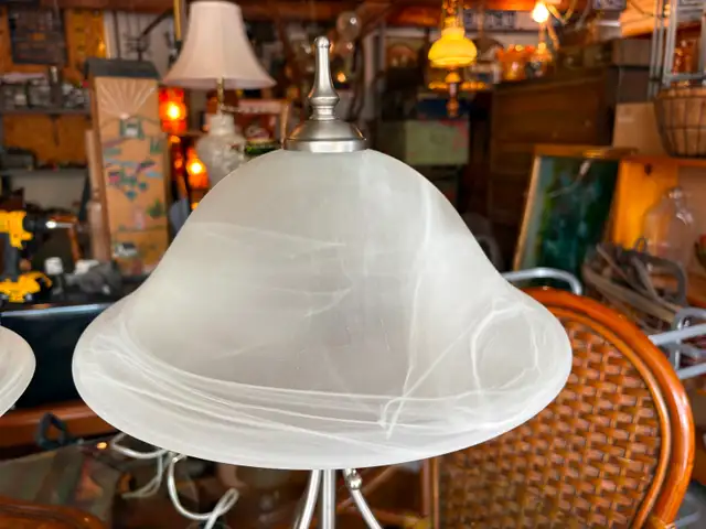 Beautiful Matching Table Lamps - Photo 7