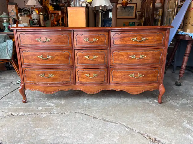 9 Drawer Dresser