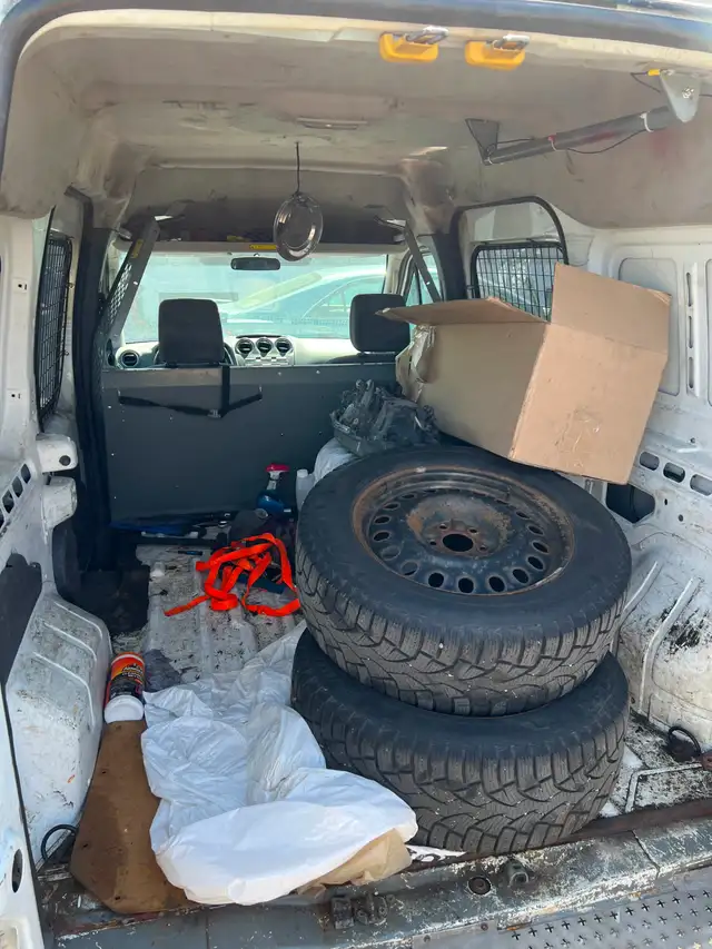 2011 Ford Transit Connect XLT - Photo 4