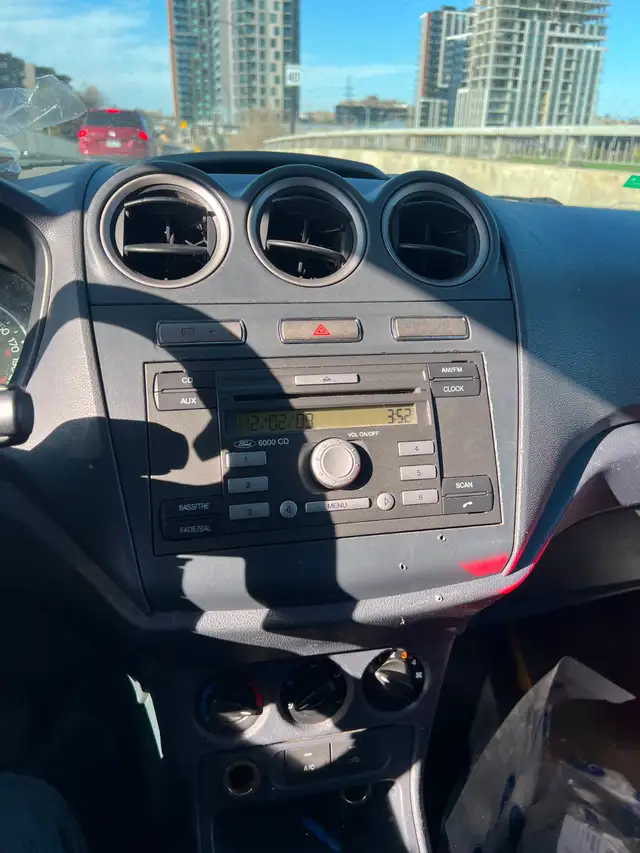 2011 Ford Transit Connect XLT - Photo 6