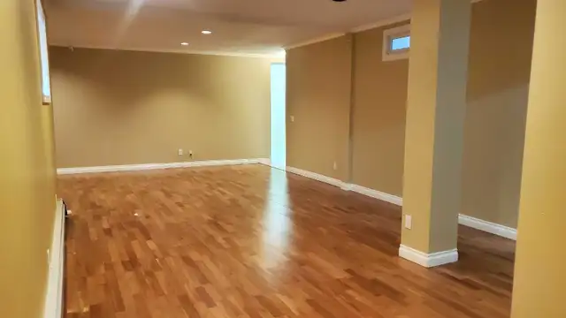 Spacious 3 bed, 2 bath,  den basement in Surrey - Photo 9