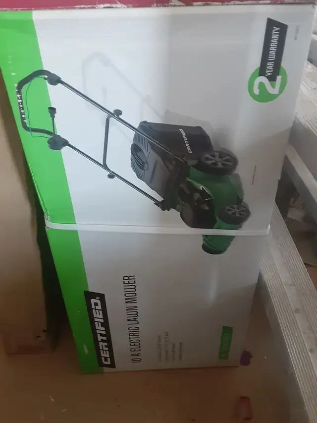 BRAND NEW (Never open box) 10A Electric Lawn Mower