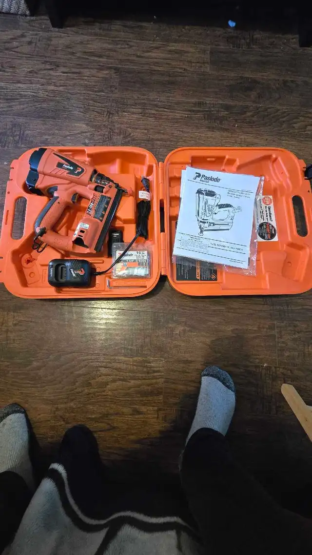 Paslode Trim Nailer (Like New!) - Photo 2