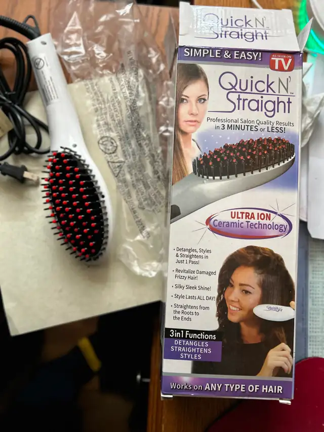 NEW QUICK N' STRAIGHT 3 IN 1 HAIR STRAIGHTENERSAS PICTURED