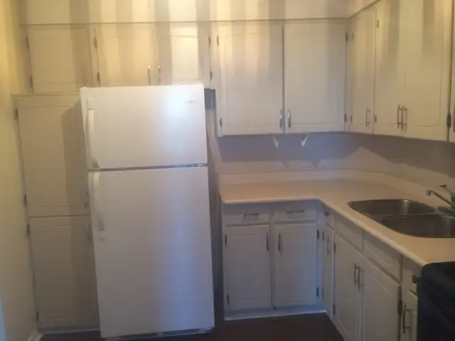 2 Bedroom 1 Bathroom - 3555 Derry Road East - Photo 2