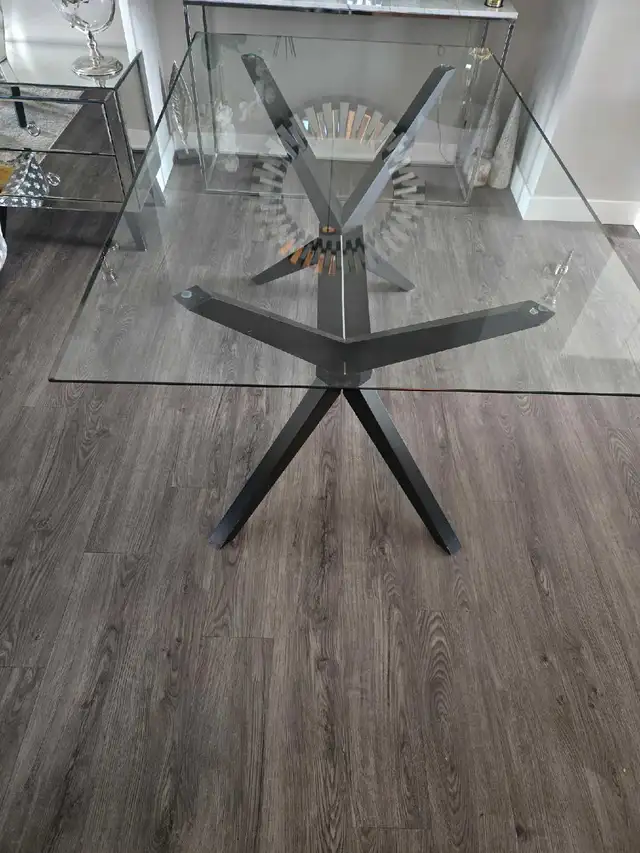Dining table - Photo 2