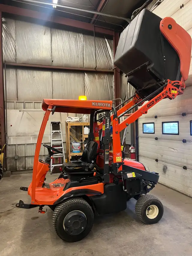 Kubota F3680 with Collection System - Photo 9