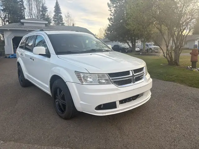 2011 Dodge Journey r/t - Photo 2