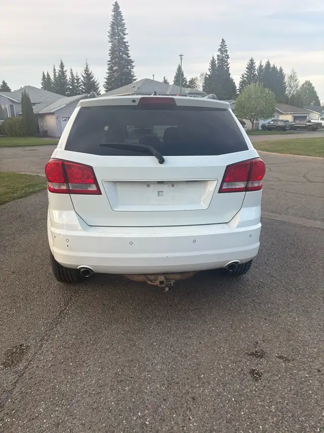 2011 Dodge Journey r/t - Photo 4