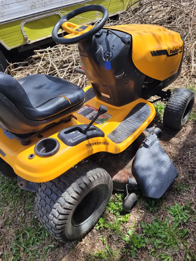 !!!!  POULAN LAWN TRACTOR LIKE NEW 22 HP ENGINE 42 INCH DECK - Photo 2