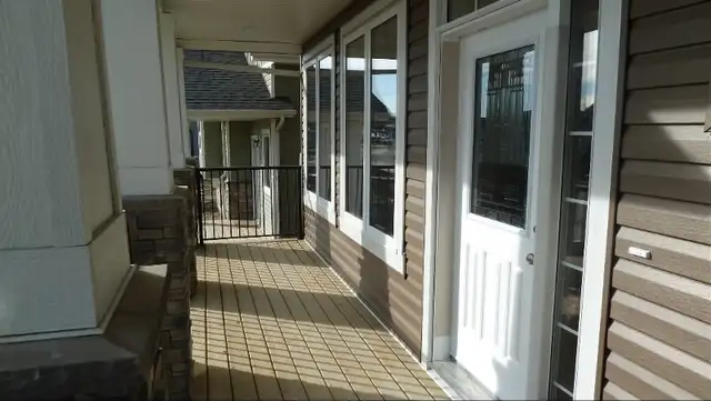 1307 sq ft two storey, attached heated garage, rent 1 yr lease - Photo 2