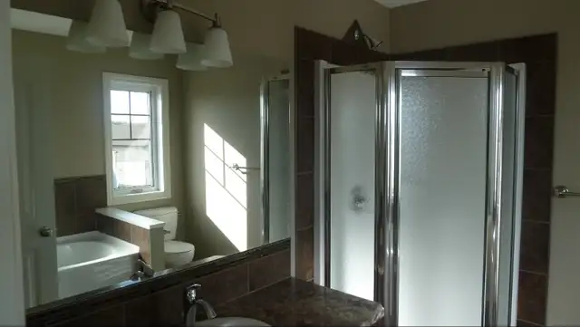 1307 sq ft two storey, attached heated garage, rent 1 yr lease - Photo 5