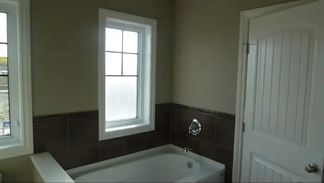 1307 sq ft two storey, attached heated garage, rent 1 yr lease - Photo 6