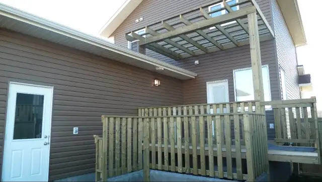 1307 sq ft two storey, attached heated garage, rent 1 yr lease - Photo 8