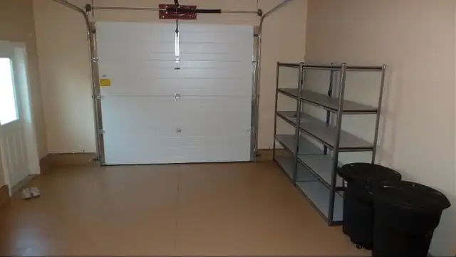 1307 sq ft two storey, attached heated garage, rent 1 yr lease - Photo 11
