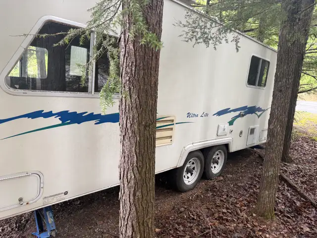 2000 okanagan travel trailer (had leak) - Photo 2