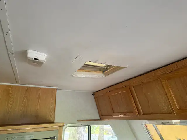 2000 okanagan travel trailer (had leak) - Photo 5