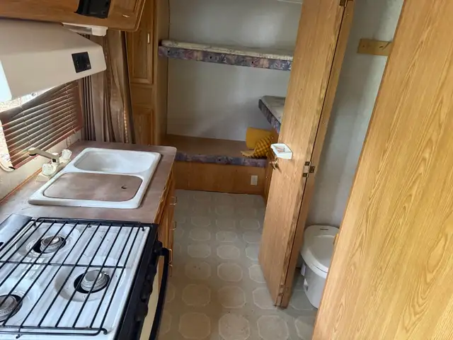 2000 okanagan travel trailer (had leak) - Photo 8