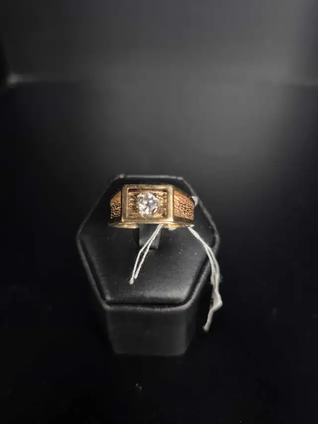 SZ 9 Men's 14k Gold Ring (23180729)
