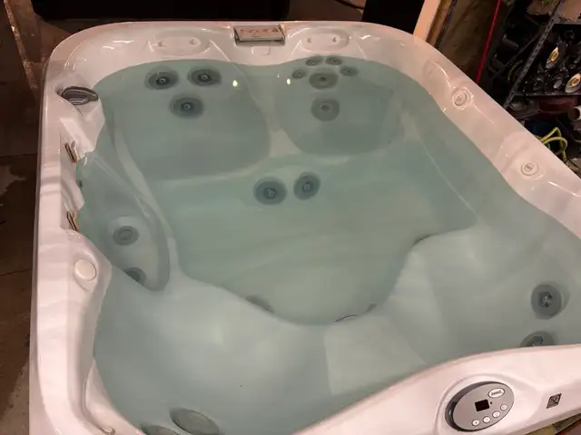 2007 Jacuzzi J325 – Fully Rebuilt Inside! - Photo 7