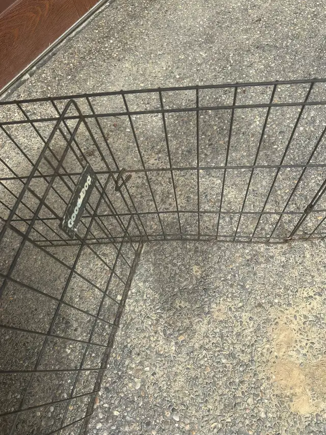 small pet  kennel - Photo 2