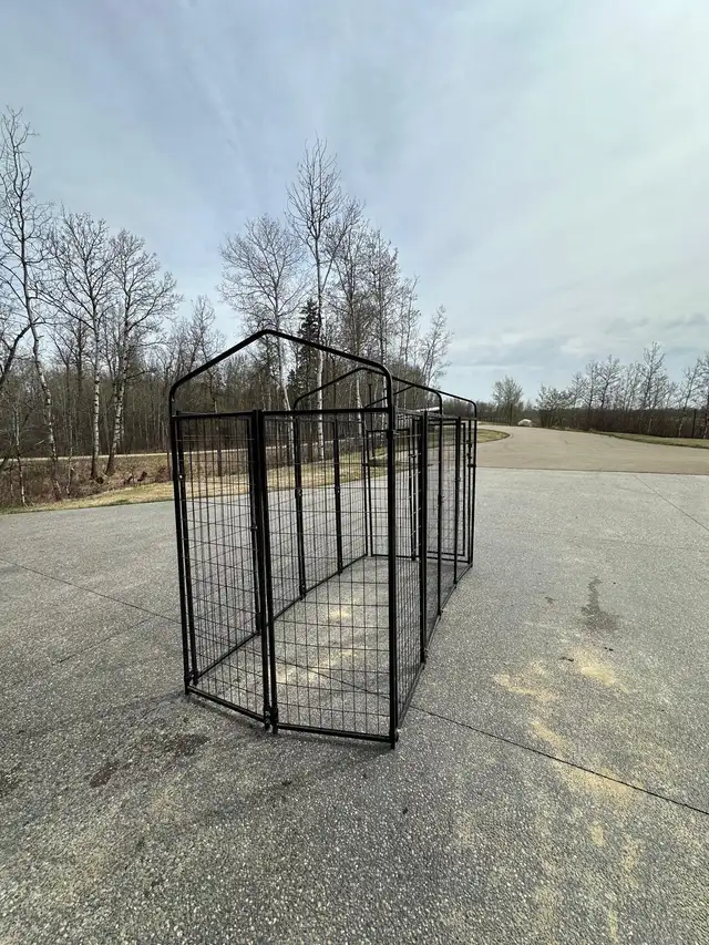 huge dog kennel, lots of parts to make any size!