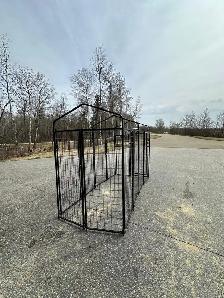 huge dog kennel, lots of parts to make any size!