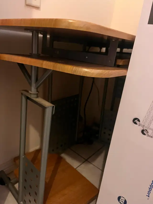 Work/laptop desk - Photo 2