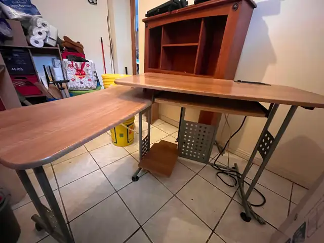 Work/laptop desk - Photo 4