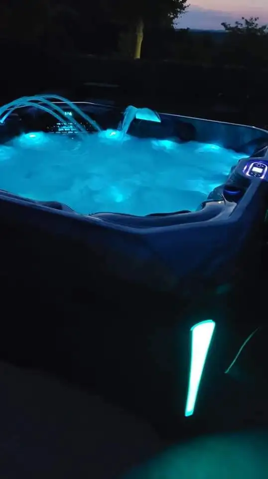 ORION HOT TUB FOR SALE - Photo 4