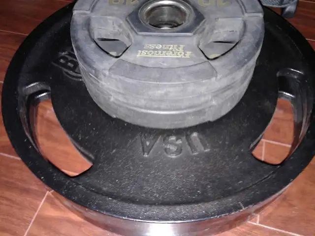 2x 45 lbs   2x 10 lbs Olympic weights  $150 or trade / swap - Photo 2