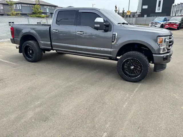 2022 Ford F350 Platnium Diesel - Photo 2