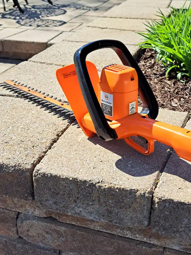 Taille-haie électrique 16'' Black Decker