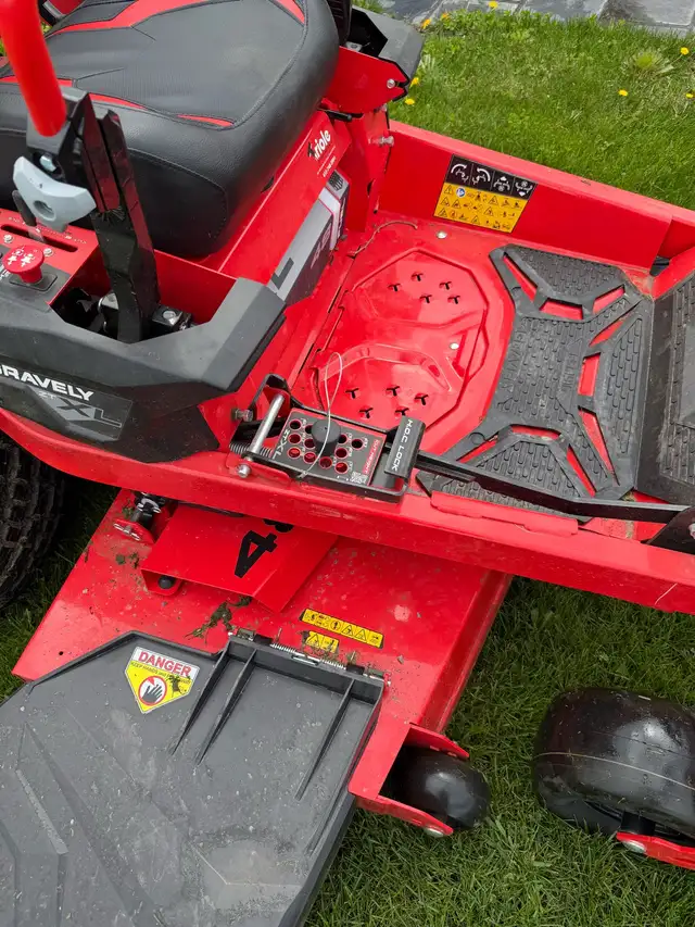 Gravely Zero Turn Lawn Mower - Photo 5