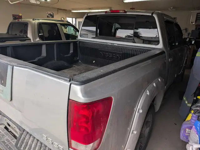 2005 Nissan Titan 4x4 - Photo 2