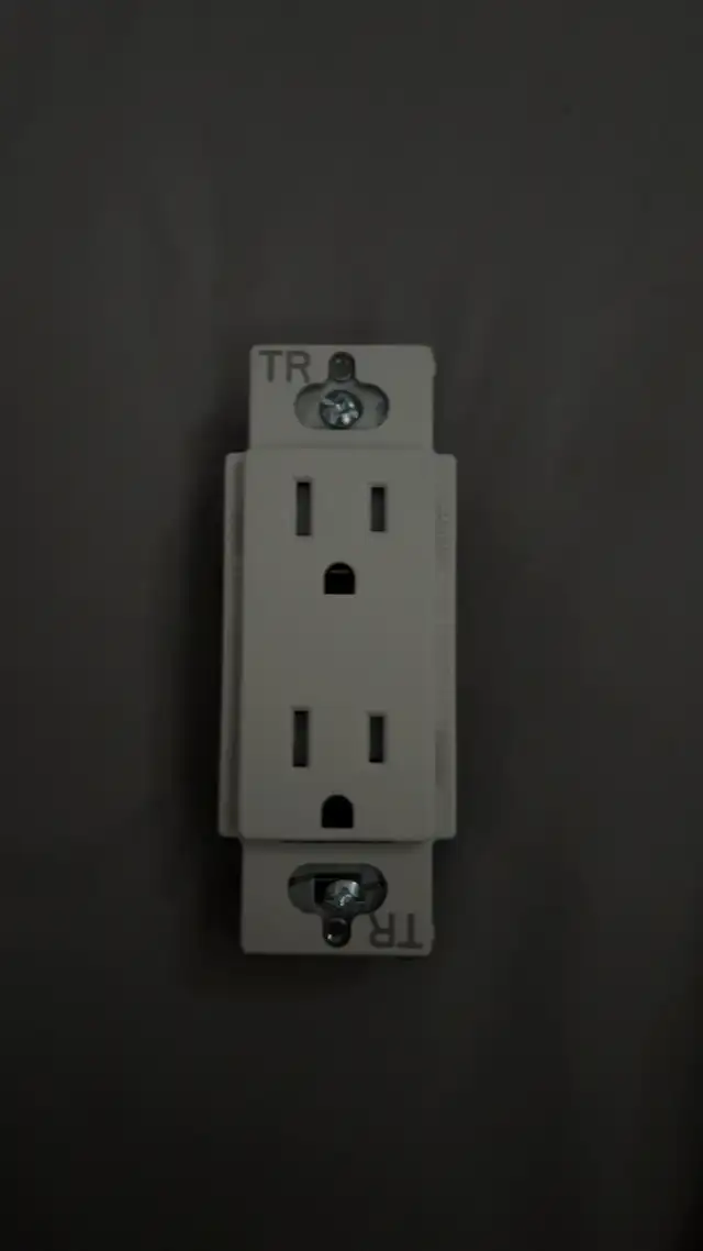 Lutron Claro Devices wall plates - Photo 2