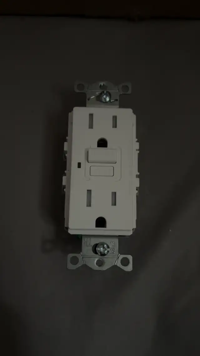 Lutron Claro Devices wall plates - Photo 8