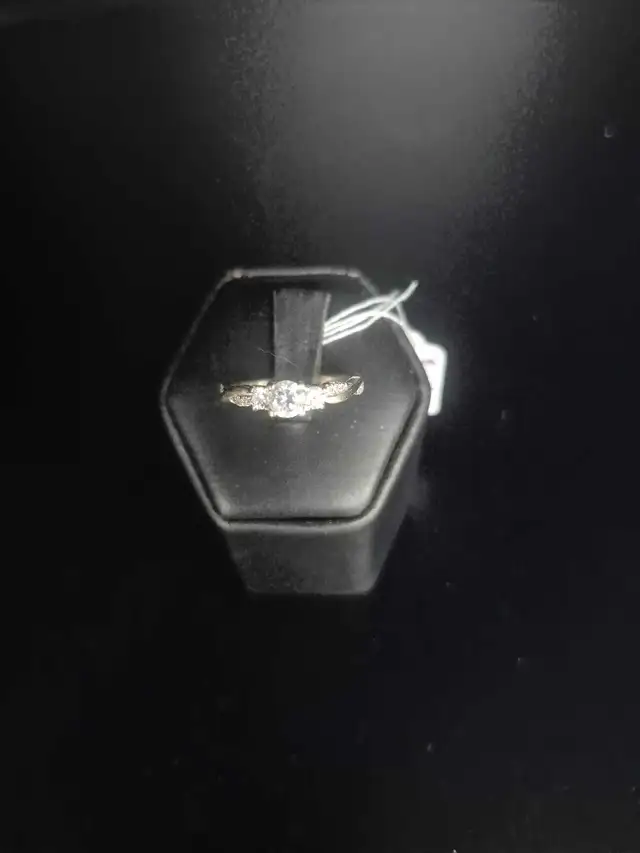 SZ 6 3/4 Ladies 10k gold ring (30726891)