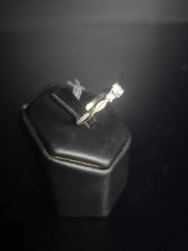 SZ 6 3/4 Ladies 10k gold ring (30726891) - Photo 2
