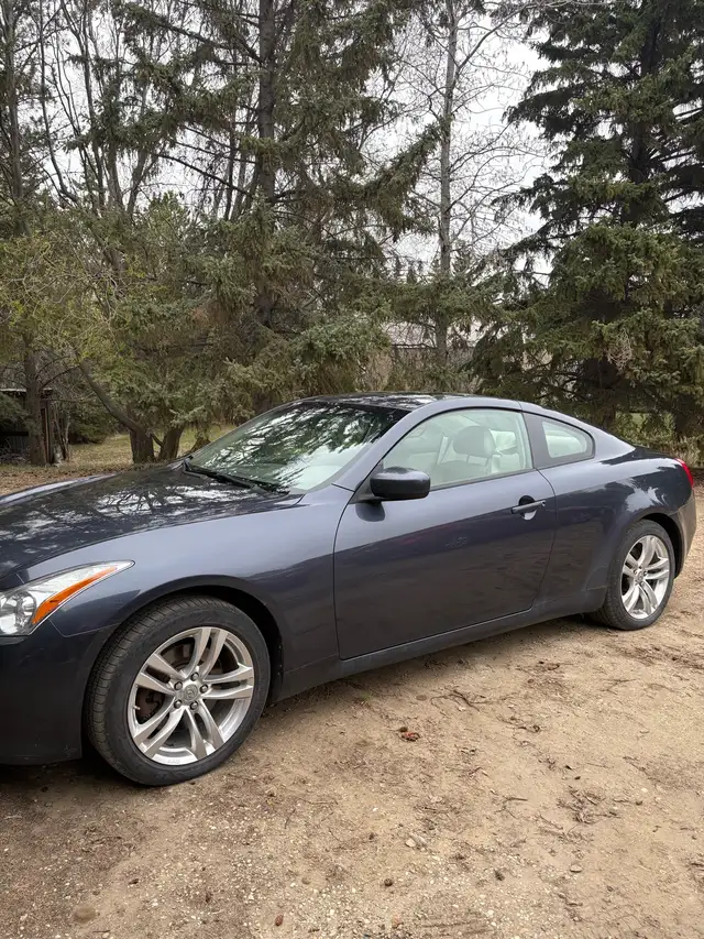 2010 Infiniti G37x - Photo 2